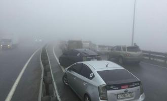 ЧП во Владивостоке: густой туман спровоцировал столкновение 40 автомобилей