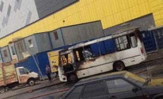 В Санкт-Петербурге у маршрутки взорвался двигатель и спровоцировал пожар