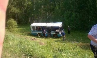Рейсовый автобус с пьяным водителем завалился на бок в Уярском районе
