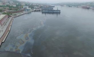 Разлив мазута в порту Владивостока причинил ущерб на 25 миллионов рублей