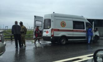Иномарка врезалась в экскурсионный автобус, погибли три человека