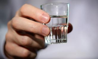 Возле кафе в Москве умер парень, выпивавший там с приятелем