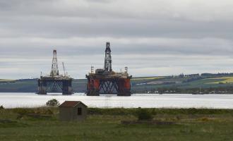 Происшествие в Шотландии: шторм сорвал нефтяную платформу