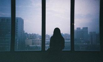 Обиженная 15-летняя школьница выпрыгнула с 9-го этажа в Москве