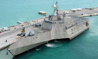 В результате прохода через Панамский канал корабль ВМС США получил повреждение