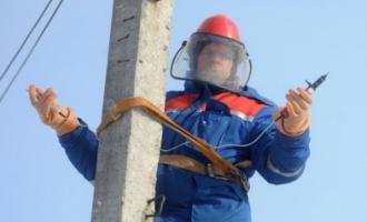 На юге РФ разыгралась непогода, лишившая без электричества 200 тысяч человек