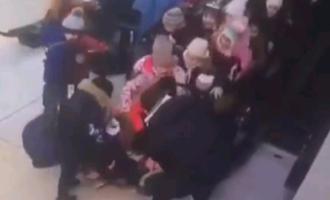 В ставропольском торговом центре пятеро школьников свалилось с эскалатора