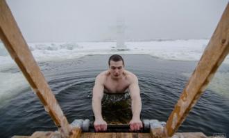 Почти 2 миллиона россиян искупались в Крещенской воде