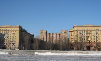Из ледяной Москвы-реки девушку в иномарке спас инспектор ДПС