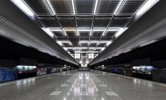 В Екатеринбурге в метро на рейки упал ребенок