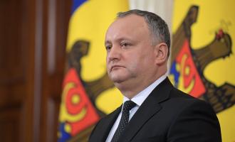 Колонны демонстрантов в Молдавии вышли на первомайскую демонстрацию, которую возглавил президент Игорь Додон