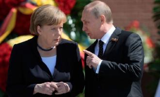 Ангела Меркель прилетела в Сочи для встречи с Владимиром Путиным