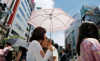 Жители Японии страдают от сильной жары