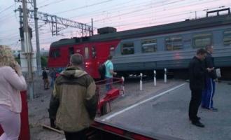 Происшествие под Петербургом: с рельсов сошла электричка