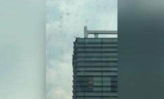ЧП в мексиканской столице: на небоскреб в взобрался несовершеннолетний россиянин