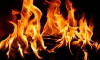 Пожар в пригороде Парижа: на полицейской парковке неизвестные подожгли четыре машины