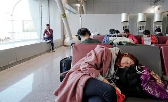 В аэропорту Пекина по причине ливней отменили более 1,2 тыс. рейсов