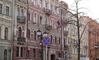 В Питере облили зеленкой Генконсульство США