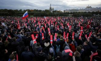 В Москве арестовали 14 человек возле правительственного здания