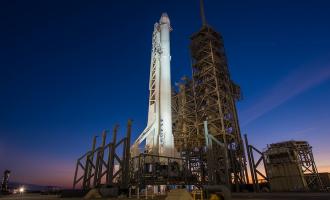 Испытания американской тяжелой ракеты-носителя Falcon Heavy компании SpaceX в США отложили несколько раз