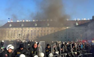 Акция протеста в Вене: 20 тысяч человек митингуют против правительства Австрии