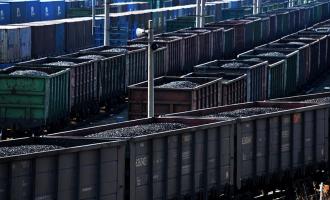 ЧП в Псковской области: с рельсов сошли вагоны грузового поезда