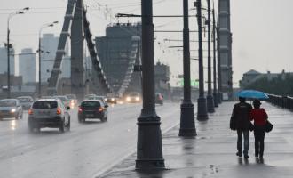 Непогода в Москве: пришли дожди, холодно