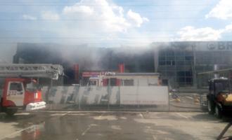 МЧС: пожар в подмосковном мотосалоне удалось потушить