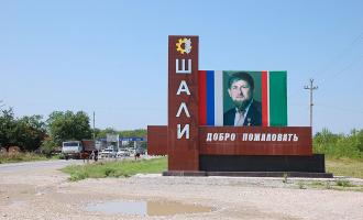 Ножевая атака в Чечне: двое боевиков с ножами ранили полицейских