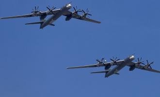 Пресс-служба Минобороны России: американские истребители F-22 сопроводили над Арктикой российские Ту-95МС