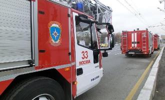 Столичные пожарные тушили очень крупное возгорание в металлическом ангаре