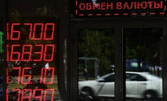Данные Мосбиржи: рубль увеличился по отношению к доллару и евро
