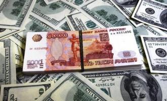 Эксперты о том, что рубль очень резко подешевел к доллару и евро
