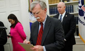 Болтон пригрозил ответом США на предмет попыток препятствовать возвращению Гуаидо