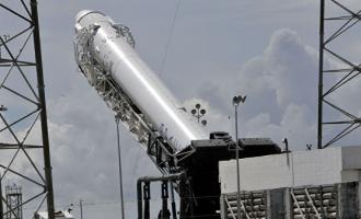 � ������ SpaceX ��������� ������� Falcon 9 ����� ������� Crew Dragon