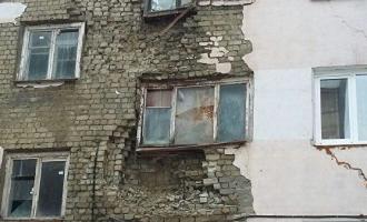 ЧП в Саратове: обрушилась стена семейного общежития
