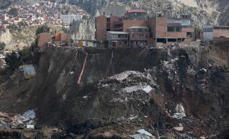 Последствия сильного оползня в Боливии: серьезно повреждены дома