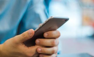 На такие компании как Apple и Samsung подали в суд по причине сильного излучения сотовых телефонов