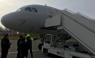О ЧП в аэропорту Челябинска: трап врезался в самолет