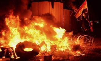 Беспорядки в Ираке: протестующие подожгли иранское консульство в Наджафе