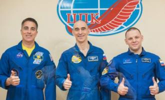 Космонавты НАСА и Россия взлетают в космос на космическом корабле