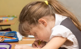 Педиатр родителям не переутомлять детей учебой