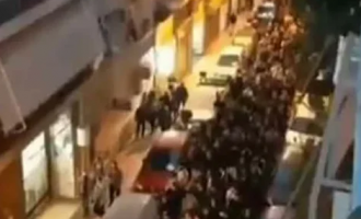 В ходе протестов в Афинах полиция арестовала людей - 28 человек