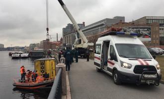 О том, что как грузовик с бетоном оказался в Неве в Петербурге