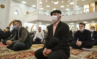Мусульмане празднуют Ид аль-Фитр на фоне коронавируса