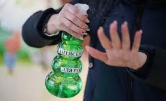 О том, что в России очень резко упали продажи антисептиков и санитайзеров