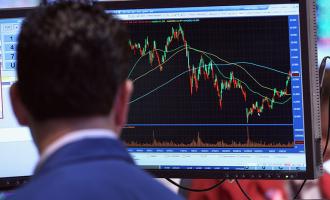 О том, что гонконгский биржевой индекс обвалился на 4%