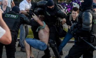 Выборы в Беларуси: полиция открыла огонь по протестующим в Бресте