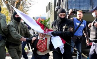 Протесты в Беларуси: 73-летний оппозиционный среди сотен задержанных в Минске