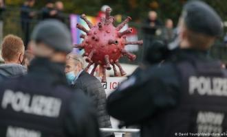 О том, что тысячи граждан Германии вышли на акции протеста против ограничений